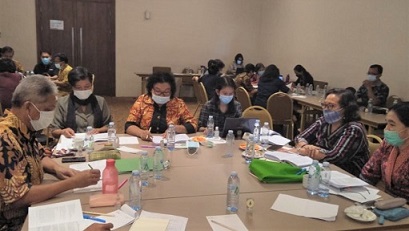 Diskusi Kelompok penyusunan buku panduan di KAJ---